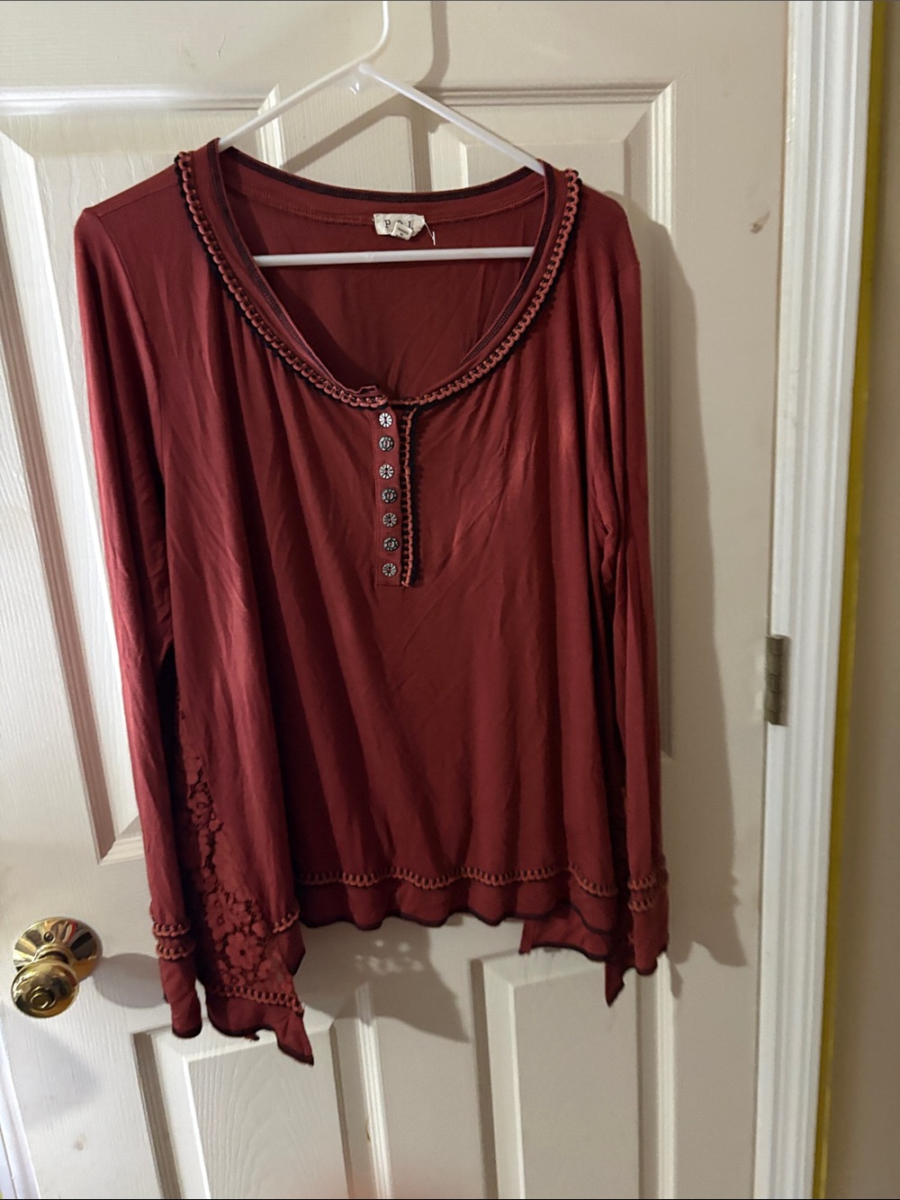 POL Long-Sleeve Henley Top in Burgundy